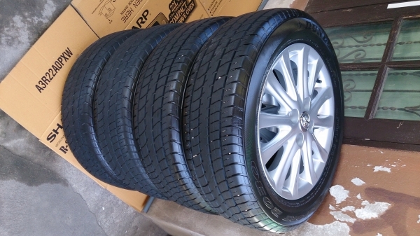 แม็กซ์มือสอง Toyota Vios ลาย 12 ก้าน พร้อมยาง Dunlop ดอกหนาๆ