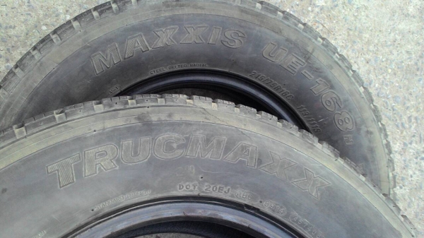 215/75R16C  MAXXIS TRUCMAXX UE-168 ปีใหม่ๆ ปี2014 ไม่มีปะ มี 2 เส้น tel.081-427-3941 ไอดีไลน์ autobot107