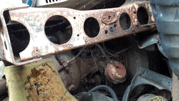 ขายช่วงล่างหัวลาก 2 เพลา MITSUBISHI FUSO FV  ชนเครื่อง 8DC9