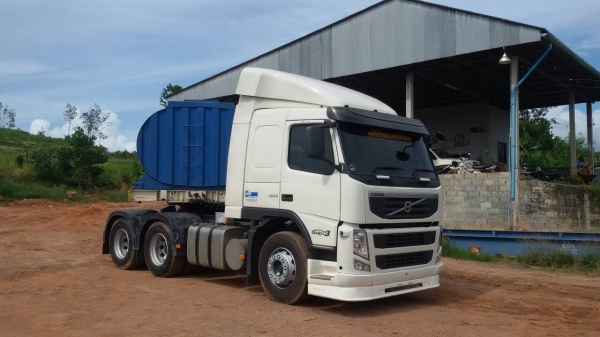 ขายดาวน์รถหัวลากพร้อมหางพื้นเรียบ VOLVO FM13 400 แรงม้าปี 2557 หางพื้นเรียบ RCK 3 เพลา ขายดาวน์ 1130000