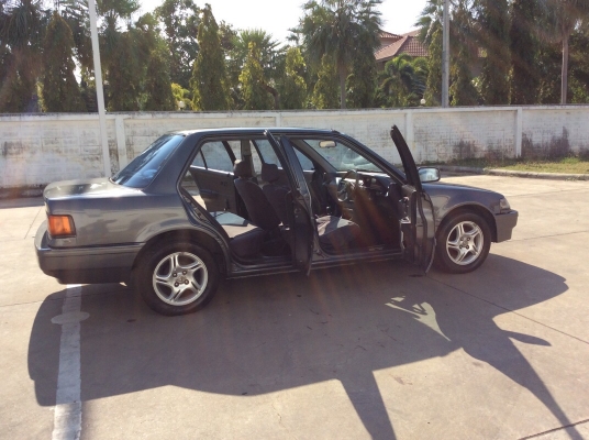 ขายรถพร้อมใช้ครับ ฮอนด้า ซีวิคท้ายแดง ปี90 เครื่องใหม่บล๊อกเดิม 1.5 เกียร์ธรรมดา เพาเวอร์ กระจกไฟฟ้า ภายในสวยมากๆสะอาดเอี่ยม แอร์หนาวๆวิทยุCDไพโอเนียร์ ไฟฟ้าใช้ได้หมด ไมล์ใช้ได้หมด ตัวถังเดิมๆสวยสีเงาสวยรถทรงดีไม่ช้ำ แม็ก14"ยาวใหม่ รถขับดีมากเครื่องแ