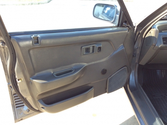 ขายรถพร้อมใช้ครับ ฮอนด้า ซีวิคท้ายแดง ปี90 เครื่องใหม่บล๊อกเดิม 1.5 เกียร์ธรรมดา เพาเวอร์ กระจกไฟฟ้า ภายในสวยมากๆสะอาดเอี่ยม แอร์หนาวๆวิทยุCDไพโอเนียร์ ไฟฟ้าใช้ได้หมด ไมล์ใช้ได้หมด ตัวถังเดิมๆสวยสีเงาสวยรถทรงดีไม่ช้ำ แม็ก14"ยาวใหม่ รถขับดีมากเครื่องแ