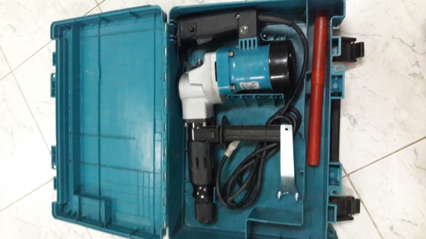 เครื่องแย๊กคอนกรีตมากีต้า     7500