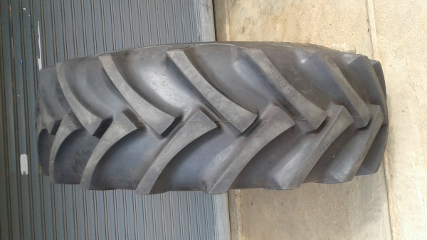 ยางรถไถใหม่ 100\% ขนาด 16.9-28