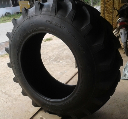 ยางรถไถใหม่ 100\% ขนาด 16.9-28