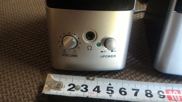 ลำโพงตั้งโต็ะ ยี่ห้อ  BUFFALO มีชุดขยายเสียงให้ดังขึ้น ใชัไฟ 100 V.