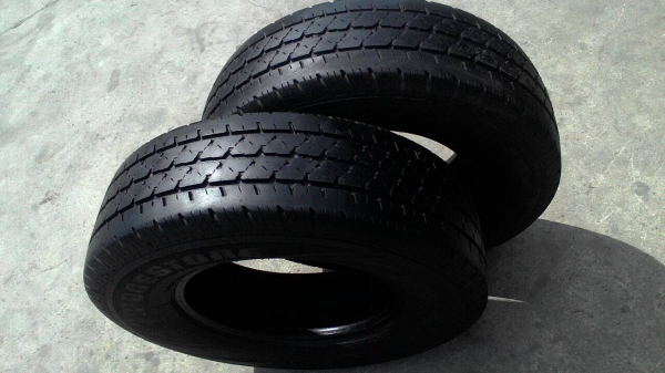 195R14 BRIDGESTONE LEO 677  มี 2 เส้น tel.081-427-3941 ไอดีไลน์ autobot107