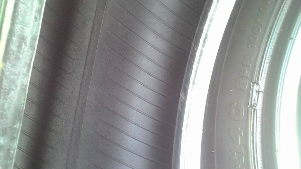 195R14 BRIDGESTONE LEO 677  มี 2 เส้น tel.081-427-3941 ไอดีไลน์ autobot107