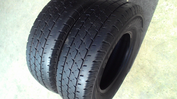 195R14 BRIDGESTONE LEO 677  มี 2 เส้น tel.081-427-3941 ไอดีไลน์ autobot107