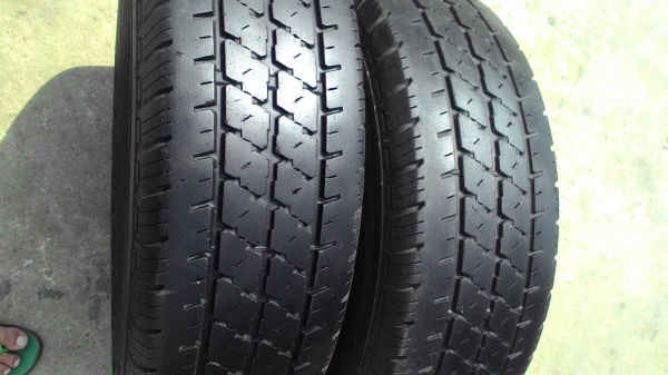 195R14 BRIDGESTONE LEO 677  มี 2 เส้น tel.081-427-3941 ไอดีไลน์ autobot107