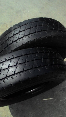 195R14 BRIDGESTONE LEO 677  มี 2 เส้น tel.081-427-3941 ไอดีไลน์ autobot107