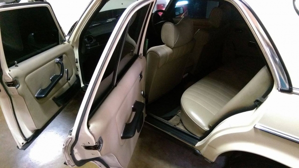 ขายรถสะสม Benz 300D auto ขายรถสะสม Benz 300D auto