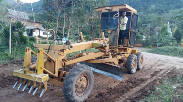 ขายรถเกรดเอวออ่นkomatsu.GD.300.Aรถนำเขามีเล่มทะเบืยน