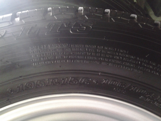 ยาง dunlop 195R15 ปี15