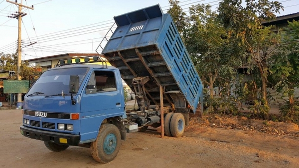 ขาย6ล้อดัมพ์เกษตร อีซูซุสั้งลุยNPR59LU5FM แชชซีสวยเครื่องดี ภายในสวย