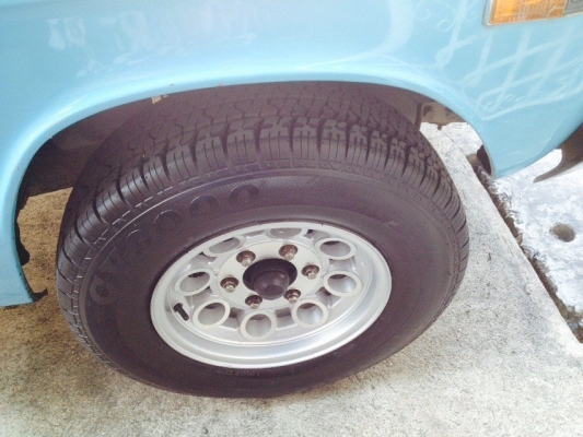 ขายเชฟโลเลตอายุ 40 ปี ราคา 199,800 บาท รถสวยเดิมสุดๆ เครื่องเดิมๆ สีเดิมๆ ใช้น้อย ไม่มีผุ ทะเบียนพร้อมโอน ภาษีปี 59 ติดต่อ คุณเอ๋ 092-6356419