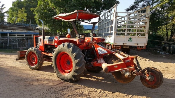 ขายรถไถ KUBOTA M5000 ทำงานพันกว่าชม. เกียร์ดี ระบบใช้งานปกติ เอกสารเล่มทะเบียน พร้อมใช้งาน
