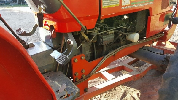 ขายรถไถ KUBOTA M5000 ทำงานพันกว่าชม. เกียร์ดี ระบบใช้งานปกติ เอกสารเล่มทะเบียน พร้อมใช้งาน