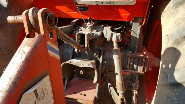 ขายรถไถ KUBOTA M5000 ทำงานพันกว่าชม. เกียร์ดี ระบบใช้งานปกติ เอกสารเล่มทะเบียน พร้อมใช้งาน