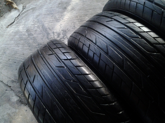 ยาง 225/55/17 ดอกตรูมๆ ยาง 225/55/17 ดอกตรูมๆ