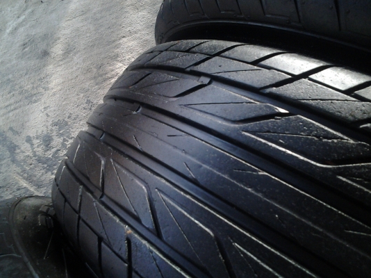 ยาง 225/55/17 ดอกตรูมๆ ยาง 225/55/17 ดอกตรูมๆ