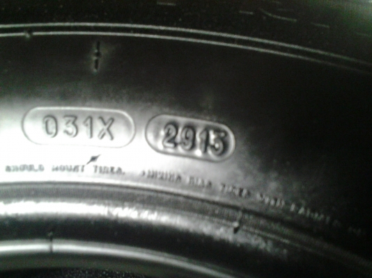 มิชลิน 215 60 16 ดอกตรูมๆ มิชลิน 215 60 16 ดอกตรูมๆ