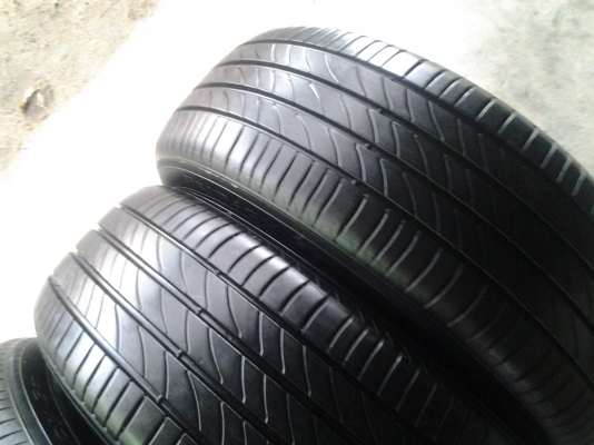 มิชลิน 215 60 16 ดอกตรูมๆ มิชลิน 215 60 16 ดอกตรูมๆ