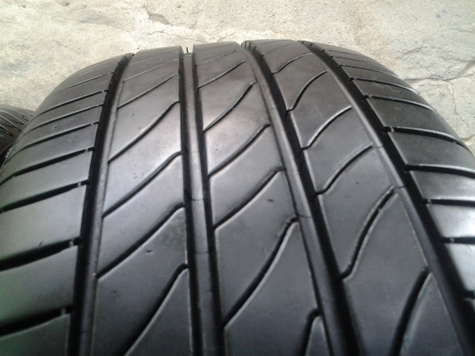 มิชลิน 215 60 16 ดอกตรูมๆ มิชลิน 215 60 16 ดอกตรูมๆ