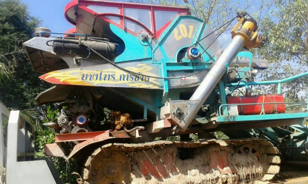 รถเกี่ยวบางไทร เครื่อง JO8 เทอร์โบ ตีน 22 ปั้ม K22 ราคา 480000 หรือพร้อมเทอร์เลอร์ FD 2เพลา เครื่องเทอร์โบ ราคา 950000  ราคาต่อรองได้ เอกสารครบ