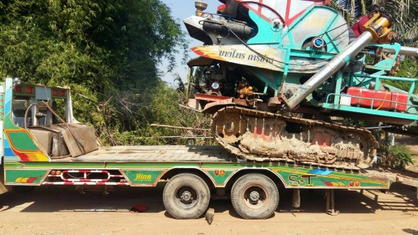 รถเกี่ยวบางไทร เครื่อง JO8 เทอร์โบ ตีน 22 ปั้ม K22 ราคา 480000 หรือพร้อมเทอร์เลอร์ FD 2เพลา เครื่องเทอร์โบ ราคา 950000  ราคาต่อรองได้ เอกสารครบ