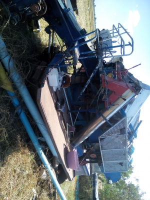 รถเกี่ยวข้าวกระสอบ