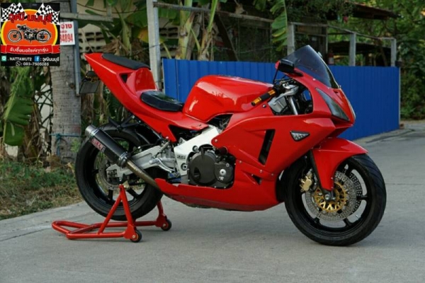 วุมิ นนบุรี ขาย CBR400cc. ทะเบียนพร้อมโอนแฟริ่งแต่งสีสวยๆคับ