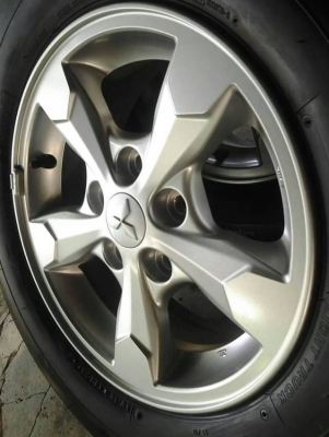 แม็กไทรทรันพร้อมยางใหม่ๆ ล้อเก่าเทิร์นได้