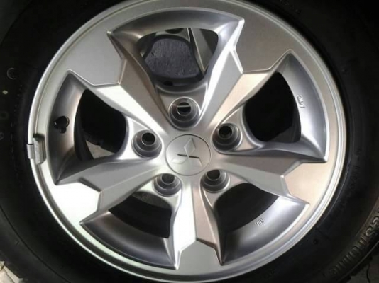 แม็กไทรทรันพร้อมยางใหม่ๆ ล้อเก่าเทิร์นได้