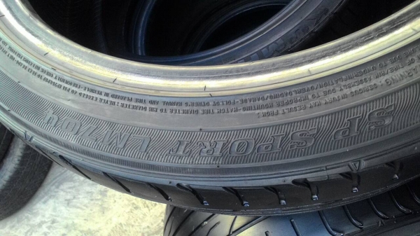 225/45R18 DUNLOP SP SPORT LM704 ปี2013 มี 2 เส้น tel.081-427-3941 ไอดีไลน์ autobot107