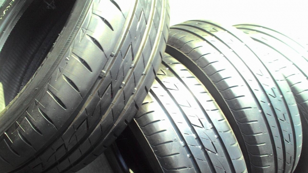 195/60R15  BRIDGESTONE ECOPIA EP200 ปี2014 ชุด 4 เส้น สวยๆ tel.081-427-3941 ไอดีไลน์ autobot107