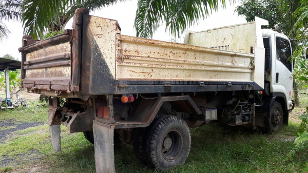 ขายรถบรรทุก 6 ล้อดัมพ์ 2 คัน ISUZU FRR210 แรงม้าปี 2554 กับ FRR190 แรงม้าปี 2555 ราคาคันละ 800000