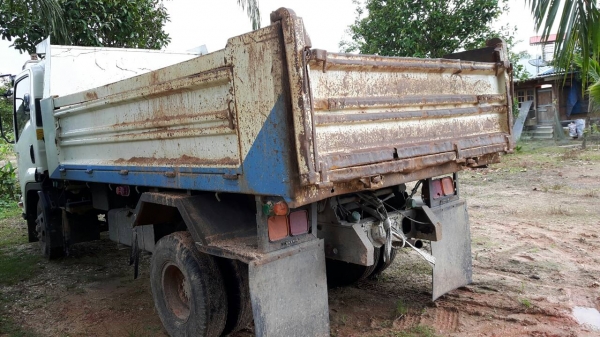 ขายรถบรรทุก 6 ล้อดัมพ์ 2 คัน ISUZU FRR210 แรงม้าปี 2554 กับ FRR190 แรงม้าปี 2555 ราคาคันละ 800000