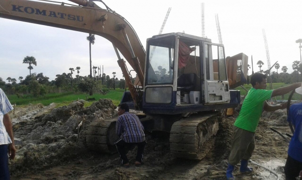 ขายรถแบคโฮ KOMATSU PC120-3 ราคา 300000