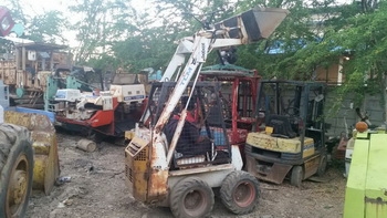 ต้อนรับปีใหม่ด้วยราคาถูกใจครับ รถตักล้อยาง BOBCAT ดีเซล 2 สูบ เก่าญี่ปุ่น  =  80,000 บาท