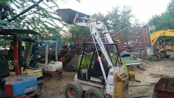 ต้อนรับปีใหม่ด้วยราคาถูกใจครับ รถตักล้อยาง BOBCAT ดีเซล 2 สูบ เก่าญี่ปุ่น = 80,000 บาท ต้อนรับปีใหม่ด้วยราคาถูกใจครับ รถตักล้อยาง BOBCAT ดีเซล 2 สูบ เก่าญี่ปุ่น = 80,000 บาท