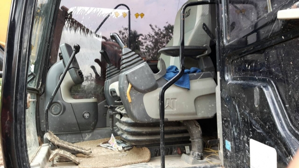 ขายรถแบคโฮ CAT 315D 8000 ชม.เอกสารอินวอย ราคา 1700000