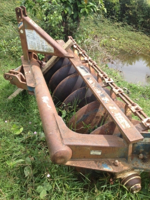 ขายรถไถ KUBOTA M9000 เอกสารเล่มทะเบียน ใบมีดดันหน้า 3 จาน 7 จาน เจาะหลุม ที่ตัดหญ้า ราคา 550000