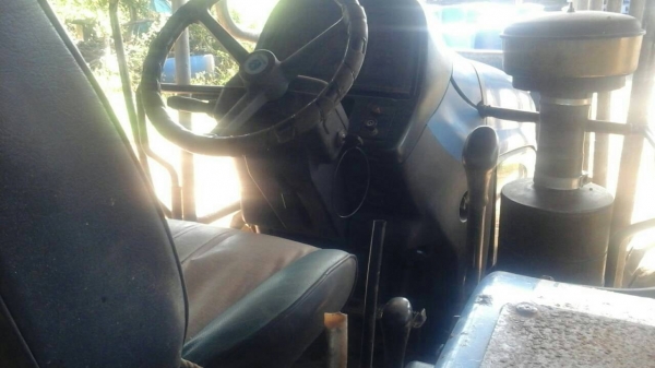 ขายรถไถ FORD TS90 ใบมีดดันหน้า 3 จาน เอกสารเล่มทะเบียน 10823 ชม.ราคา 650000