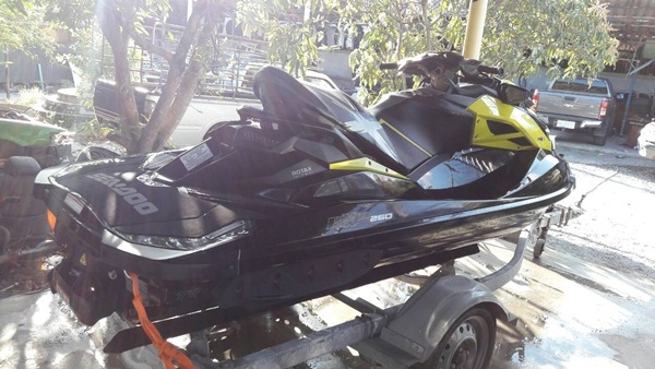 ขายเจ็สกี้260RXPปี2013ปลาย14 ใหม่มากๆวิ่งแค่29ชั่งโมง