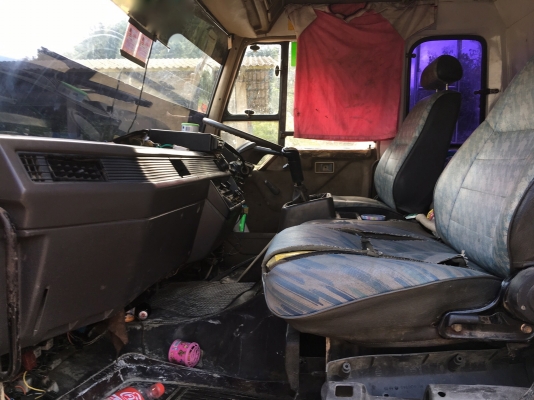 รถมิตซู 10 ล้อดั้ม FN527 - TF  220 แรงม้า.  ปี 38.     สนใจติดต่อ  081 - 6079515