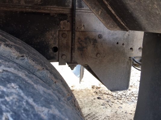 รถมิตซู 10 ล้อดั้ม FN527 - TF  220 แรงม้า.  ปี 38.     สนใจติดต่อ  081 - 6079515