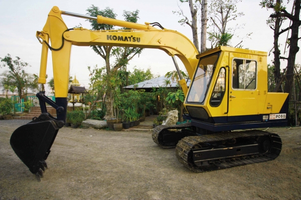 รถเเม็คโคร KOMATSU PC60-2 มี VDO ทดลองขับให้ดู ยังไม่เคยใช้งานในเมืองไทย ติดต่อ 086-775-7900, 086-324-1992