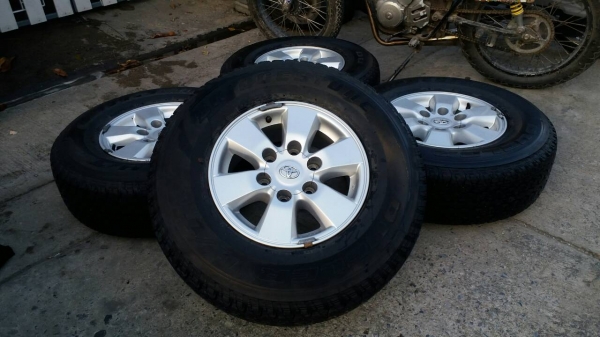 ล้อ toyota ขอบ 15 พร้อมยางปี 10 ชุดล่ะ 7500