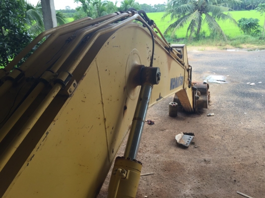 รถขุด PC200-8C80524 ปี2007 ทำงานประมาณ15000.ชม เอกสารเล่มทะเบียน